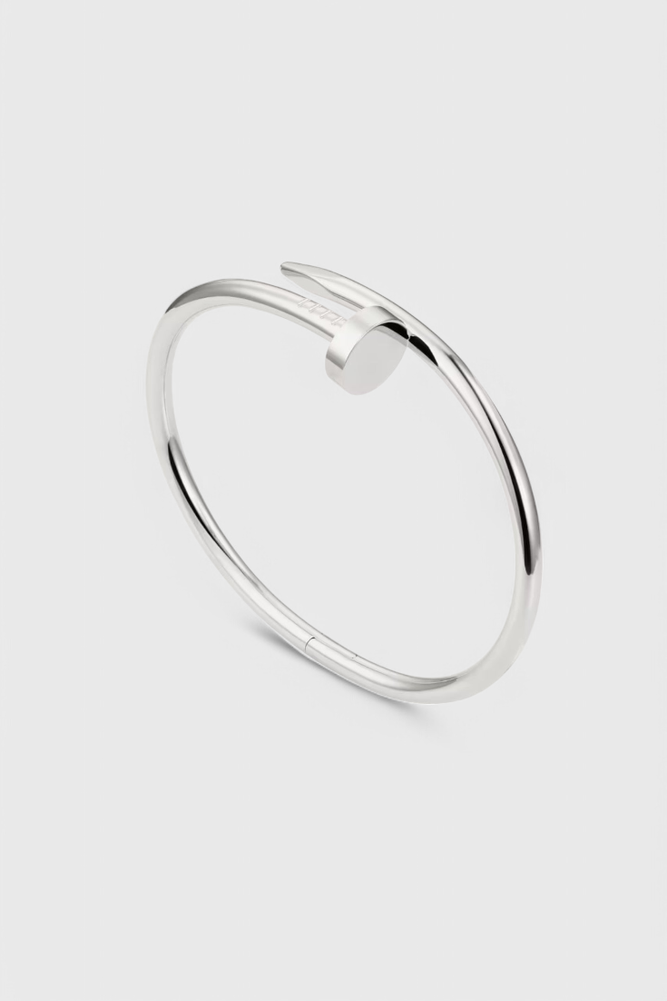 Pulsera Minimalista de Plata Esterlina con Diseño de Clavos